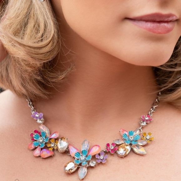 Paparazzi Pink Purple Floral Necklace with Rhinestone Accents Hamptons Haute - Picture 2 of 4